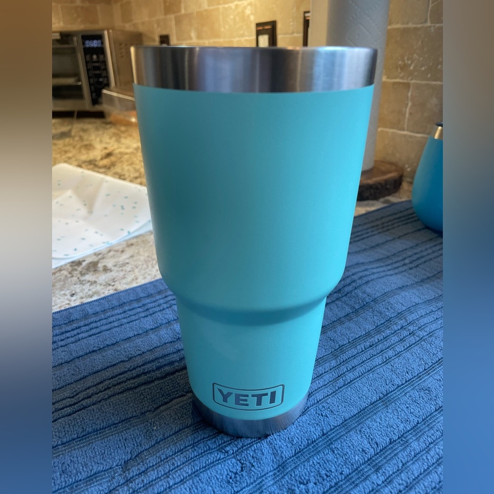 Teal 30 oz Yeti Tumbler with straw & lid